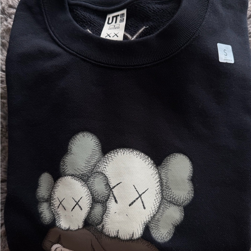 Kaws x Uniqlo Sweatshirt